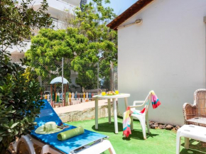102 Bright Accomodation with Pool View